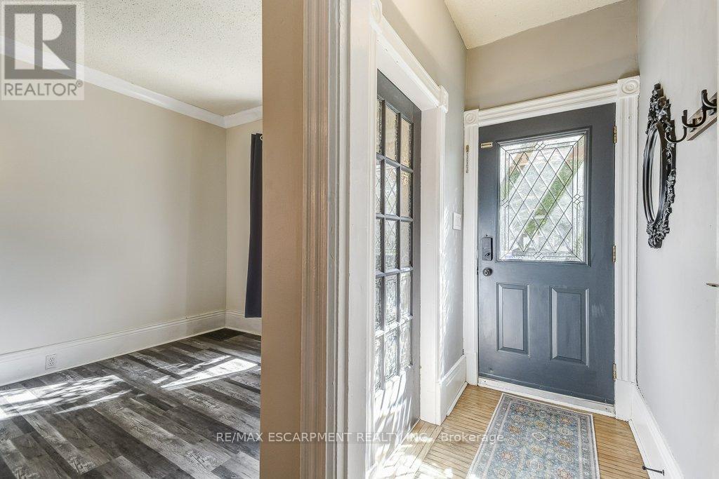 158 Eagle Avenue, Brantford, Ontario  N3S 1Z5 - Photo 5 - X12437445