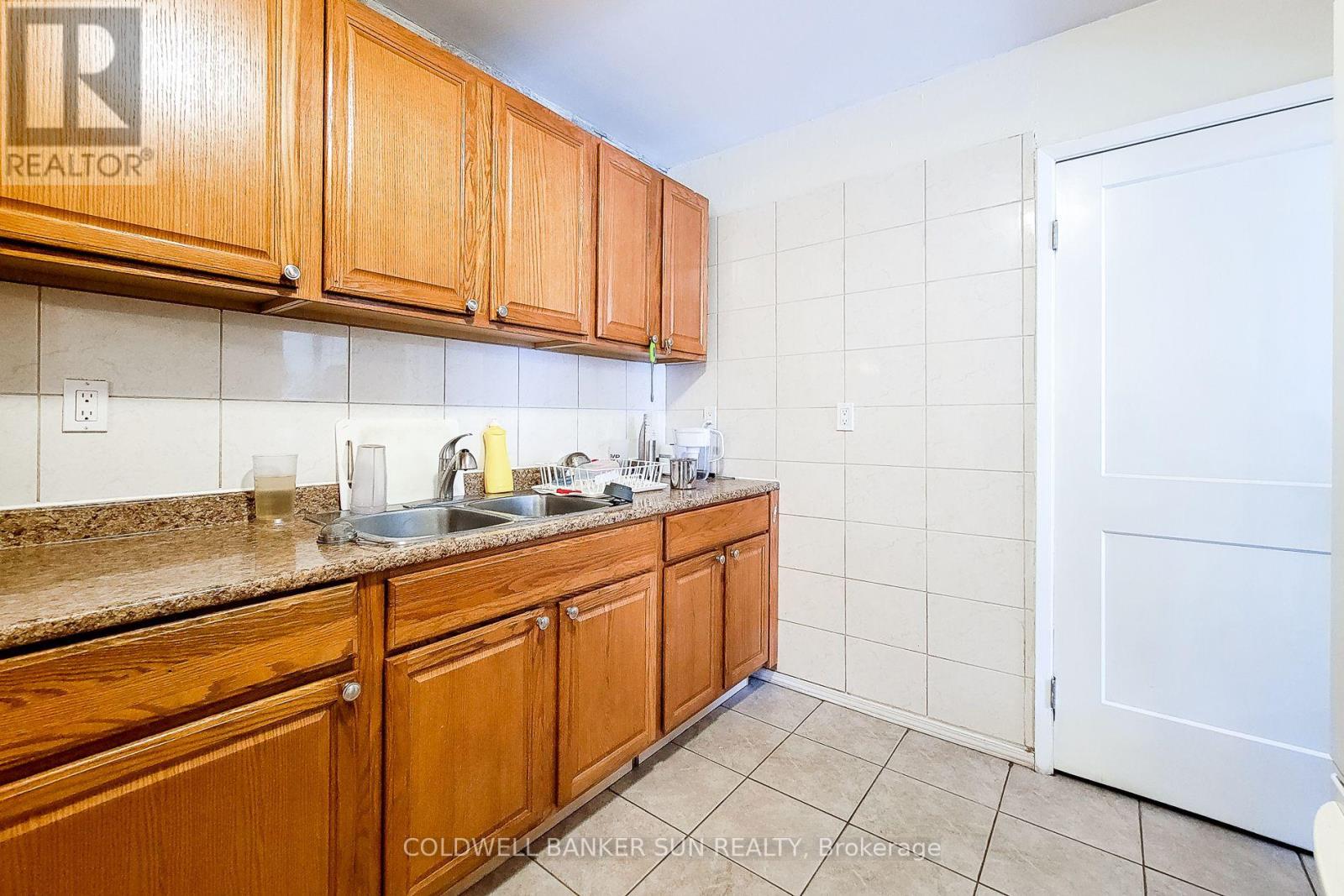 566 Greenhill Avenue, Hamilton, Ontario  L8K 5E8 - Photo 13 - X12437500