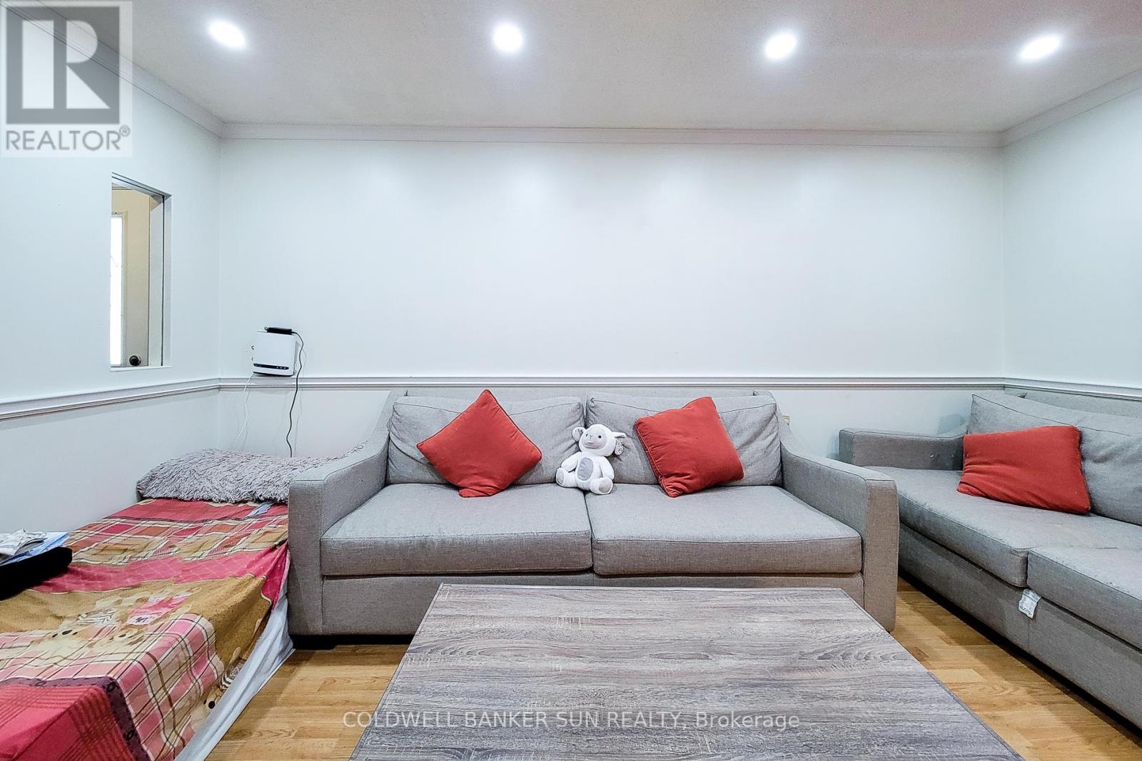 566 Greenhill Avenue, Hamilton, Ontario  L8K 5E8 - Photo 8 - X12437500