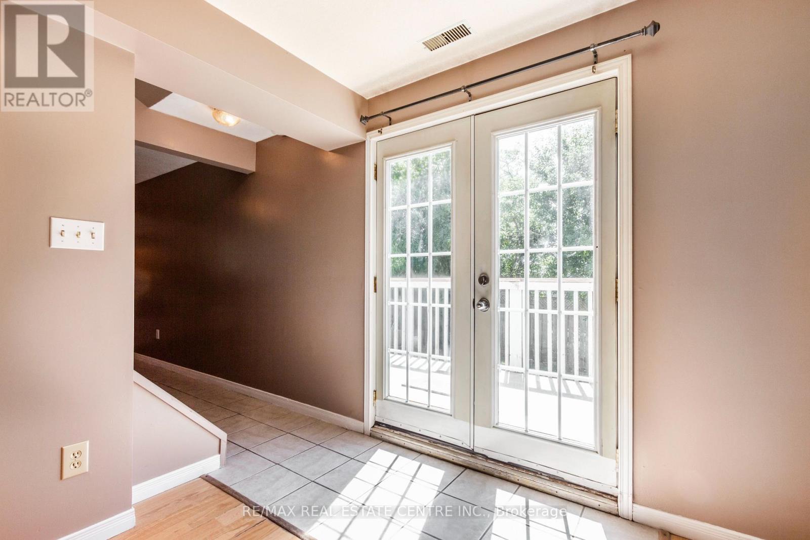 104 Oakwood Avenue, Cambridge, Ontario  N3H 4J2 - Photo 29 - X12437524