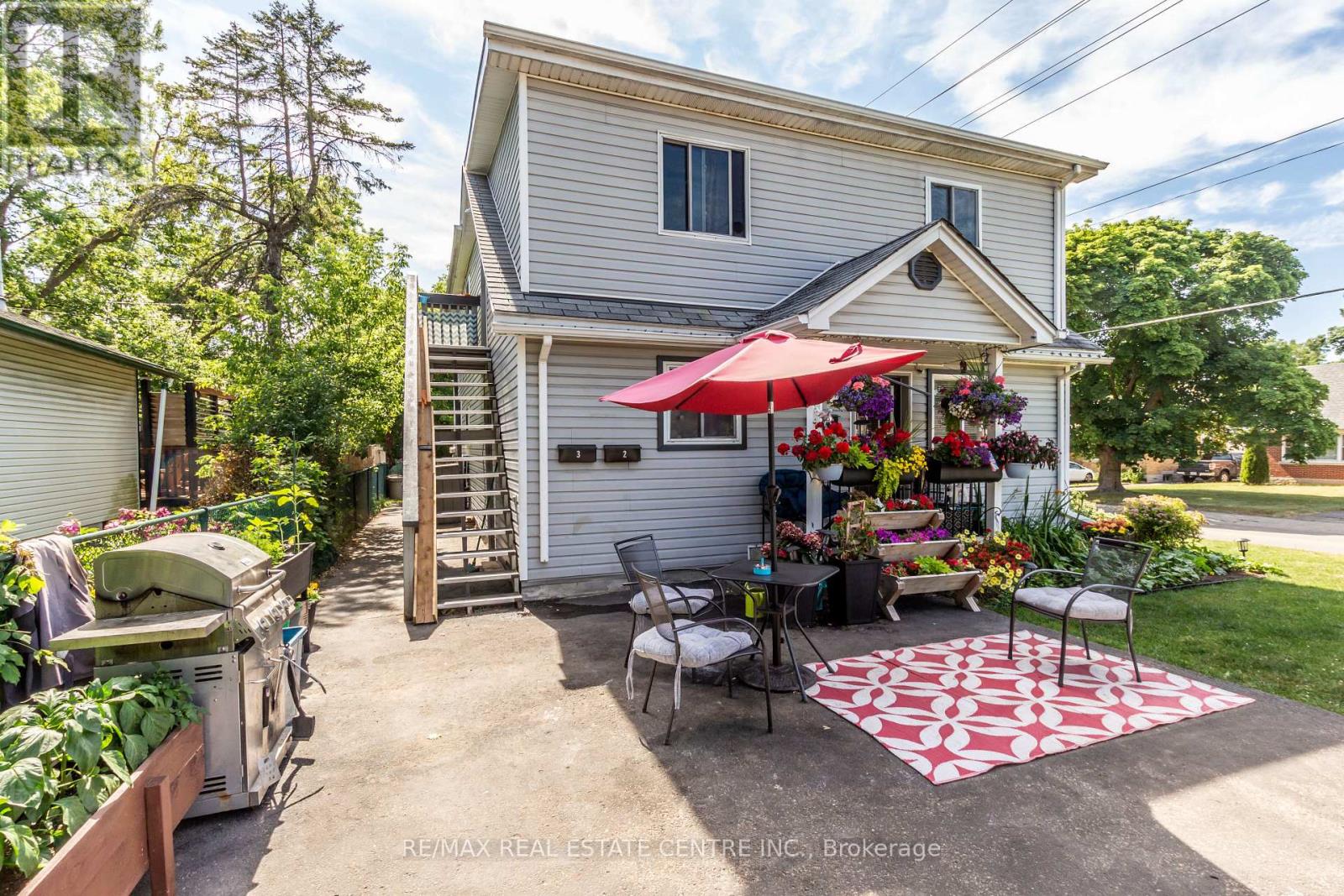 104 Oakwood Avenue, Cambridge, Ontario  N3H 4J2 - Photo 3 - X12437524