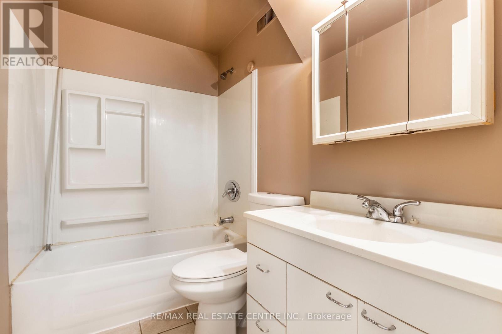 104 Oakwood Avenue, Cambridge, Ontario  N3H 4J2 - Photo 37 - X12437524
