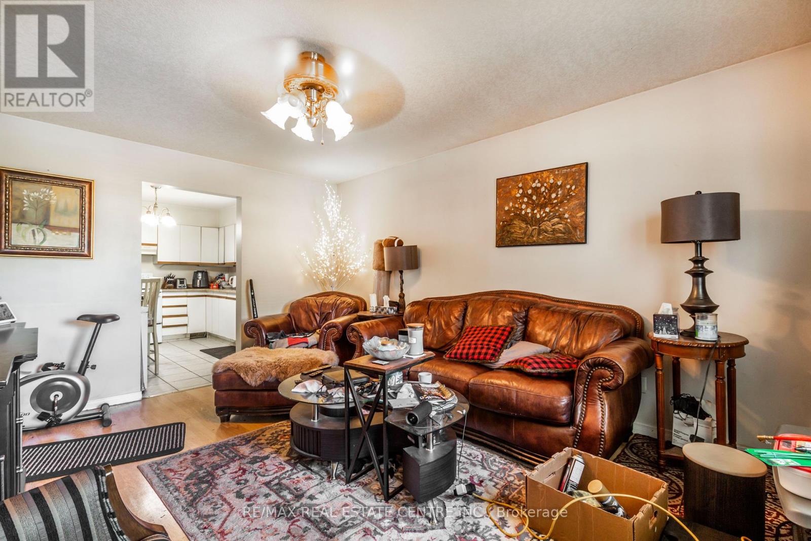 104 Oakwood Avenue, Cambridge, Ontario  N3H 4J2 - Photo 8 - X12437524