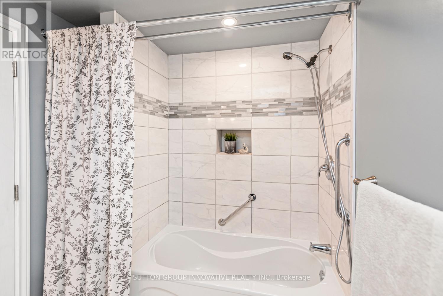 70 Postma Drive, Haldimand, Ontario  N1A 0B2 - Photo 30 - X12437527