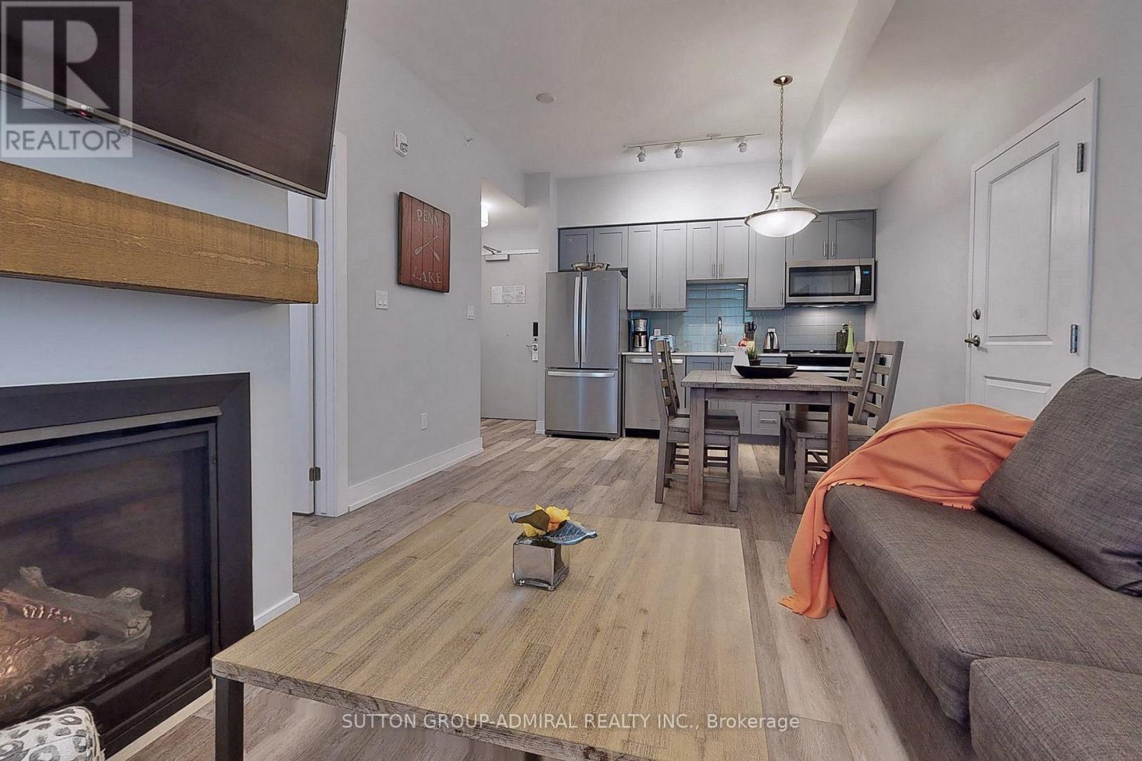 425 - 25 Pen Lake Point Road, Huntsville, Ontario  P1H 1A9 - Photo 3 - X12437530