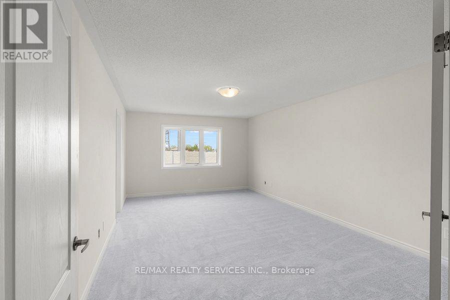 106 Palace Street, Thorold, Ontario  L2V 0N3 - Photo 11 - X12437532
