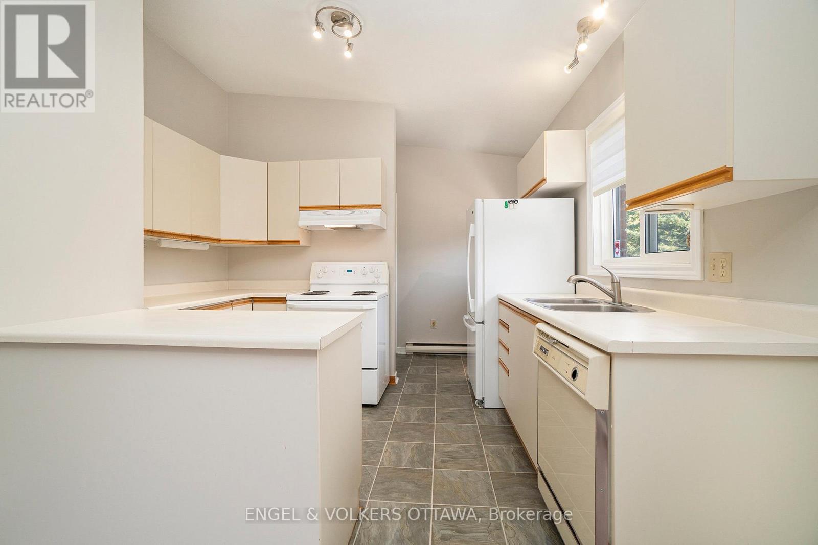 258 Herrick Drive, Rr#1, Arnprior Drive, Ottawa, Ontario  K7S 3G7 - Photo 15 - X12437742