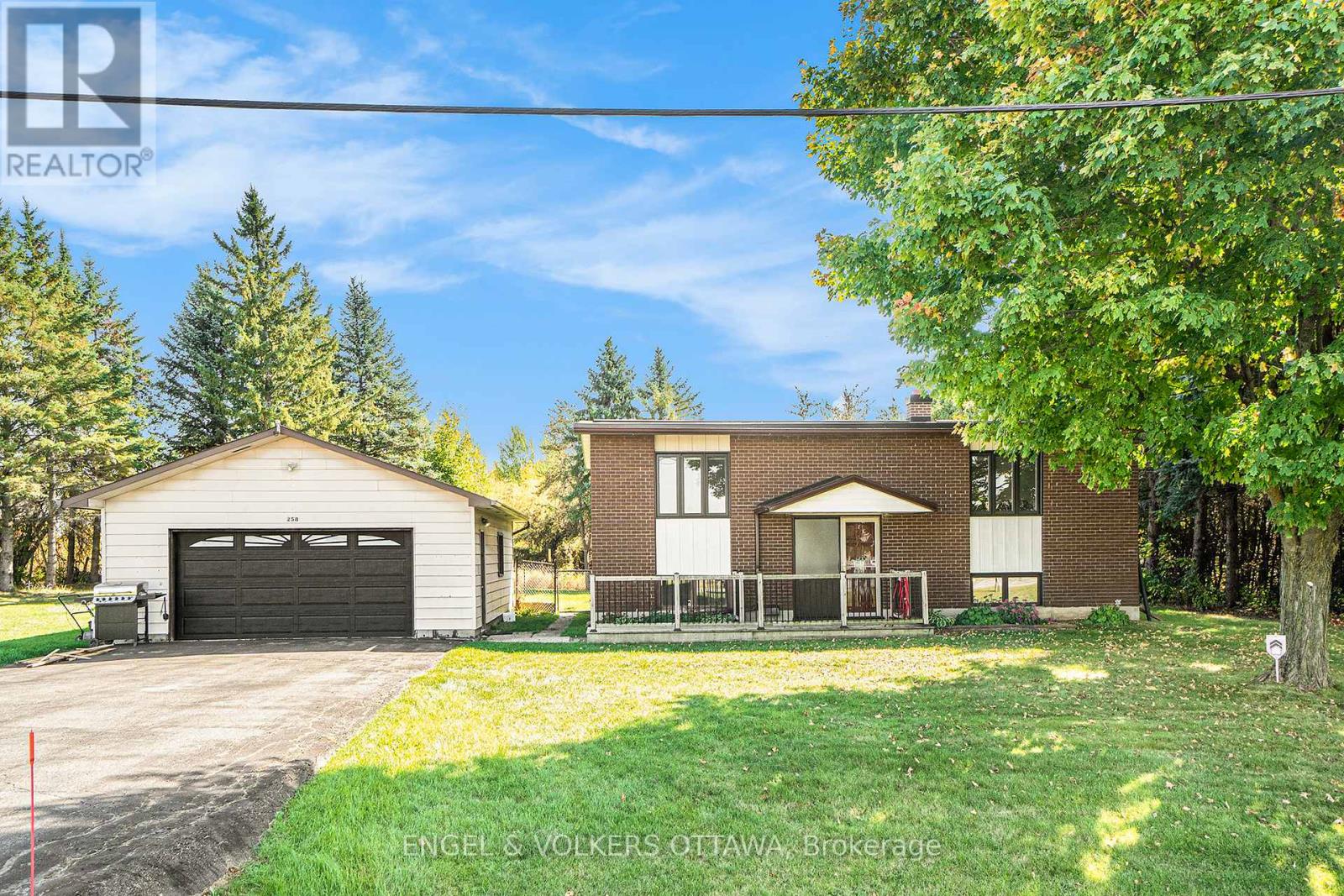 258 Herrick Drive, Rr#1, Arnprior Drive, Ottawa, Ontario  K7S 3G7 - Photo 2 - X12437742