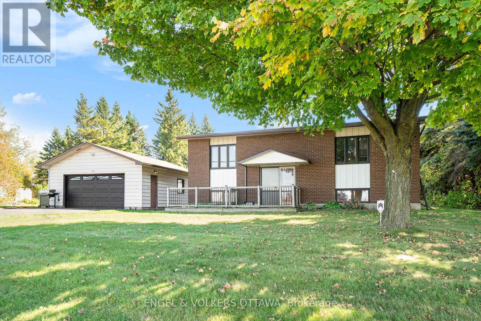 258 Herrick Drive, Rr#1, Arnprior Drive, Ottawa, Ontario  K7S 3G7 - Photo 3 - X12437742