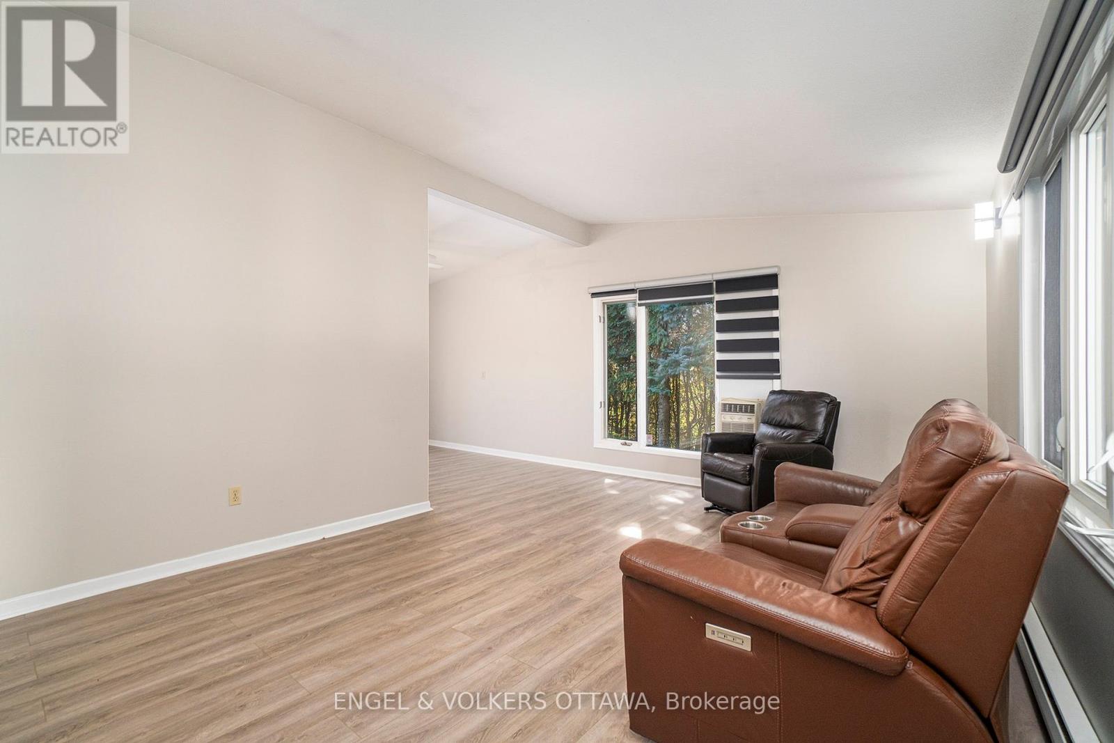 258 Herrick Drive, Rr#1, Arnprior Drive, Ottawa, Ontario  K7S 3G7 - Photo 9 - X12437742