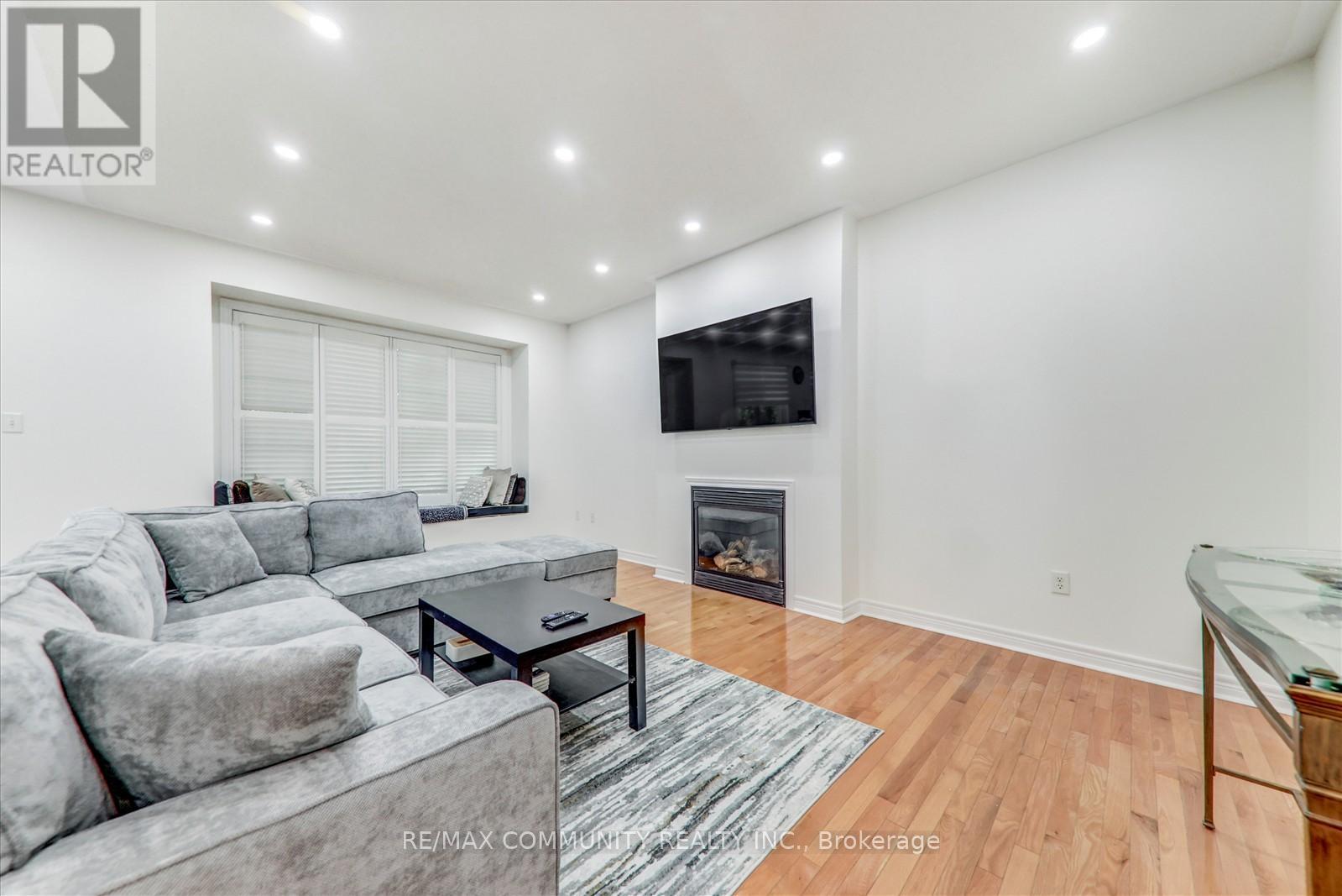 138 West Lawn Crescent, Whitchurch-Stouffville, Ontario  L4A 0B4 - Photo 14 - N12437598