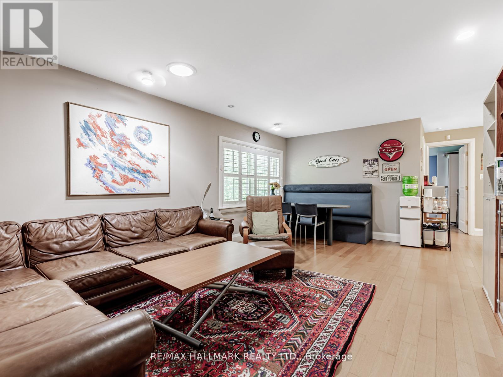 71 Trench Street, Richmond Hill, Ontario  L4C 3W6 - Photo 19 - N12437606