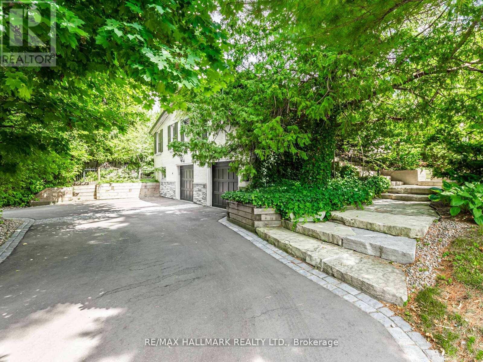 71 Trench Street, Richmond Hill, Ontario  L4C 3W6 - Photo 2 - N12437606