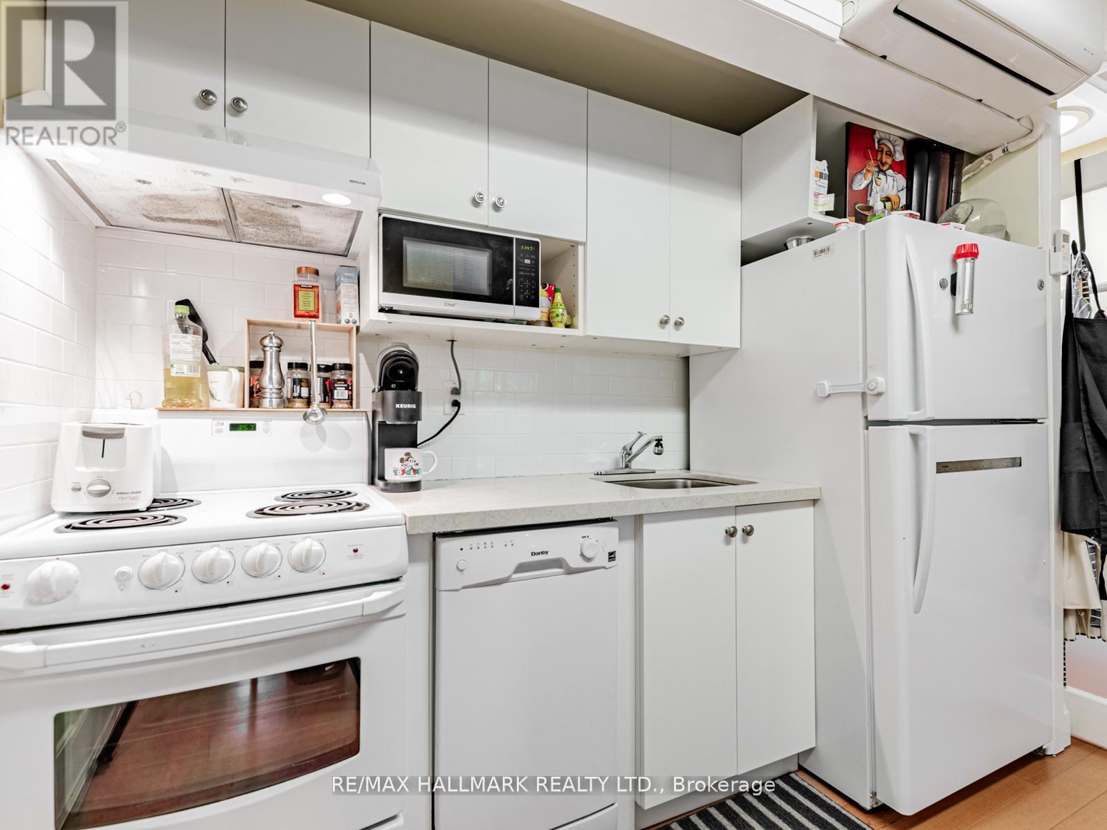 71 Trench Street, Richmond Hill, Ontario  L4C 3W6 - Photo 24 - N12437606