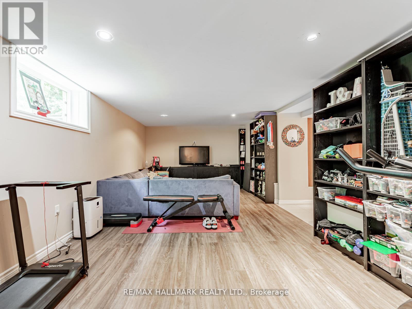 71 Trench Street, Richmond Hill, Ontario  L4C 3W6 - Photo 34 - N12437606