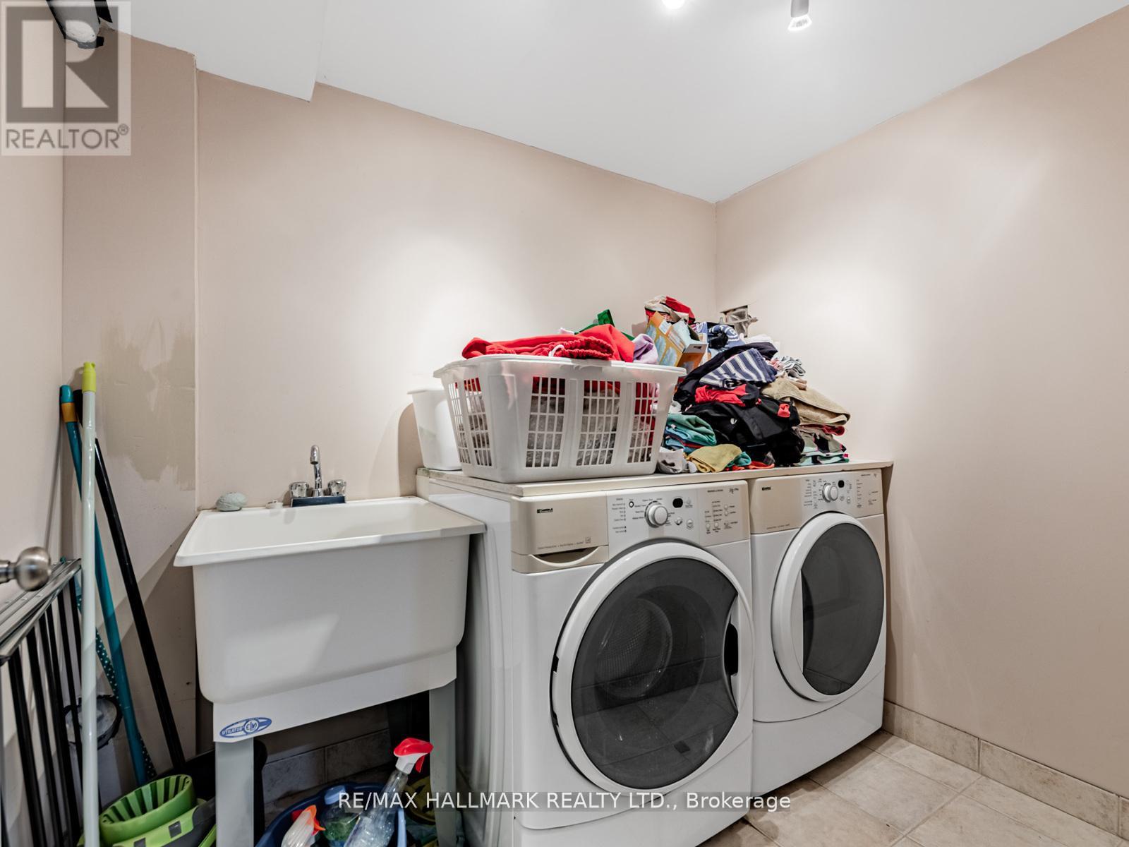 71 Trench Street, Richmond Hill, Ontario  L4C 3W6 - Photo 35 - N12437606