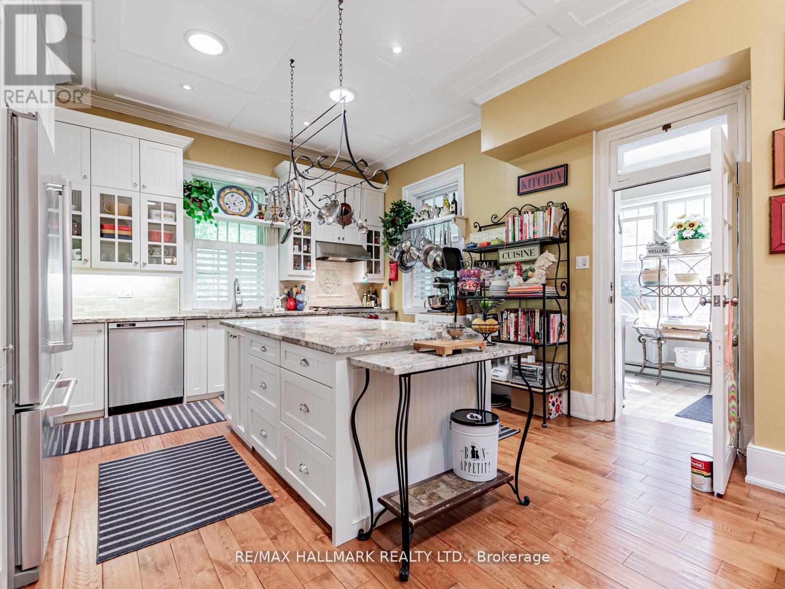 71 Trench Street, Richmond Hill, Ontario  L4C 3W6 - Photo 8 - N12437606