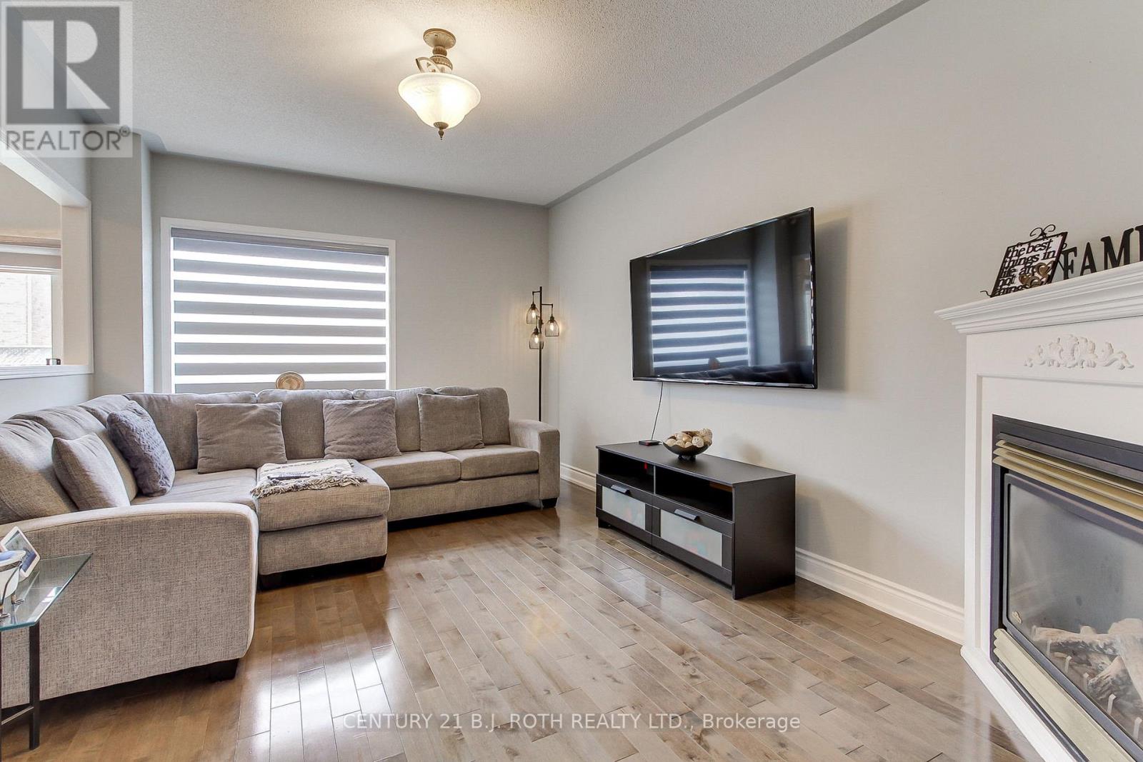 484 Menczel Crescent, Newmarket, Ontario  L3X 2P6 - Photo 12 - N12437613