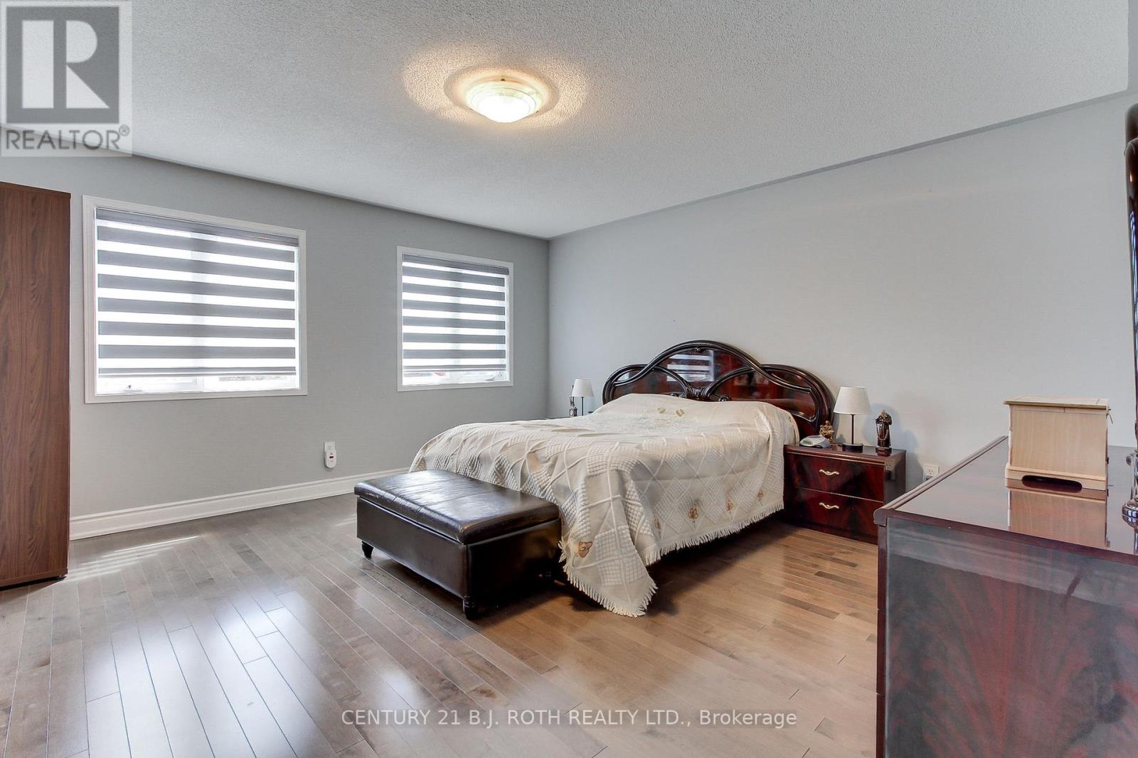 484 Menczel Crescent, Newmarket, Ontario  L3X 2P6 - Photo 14 - N12437613