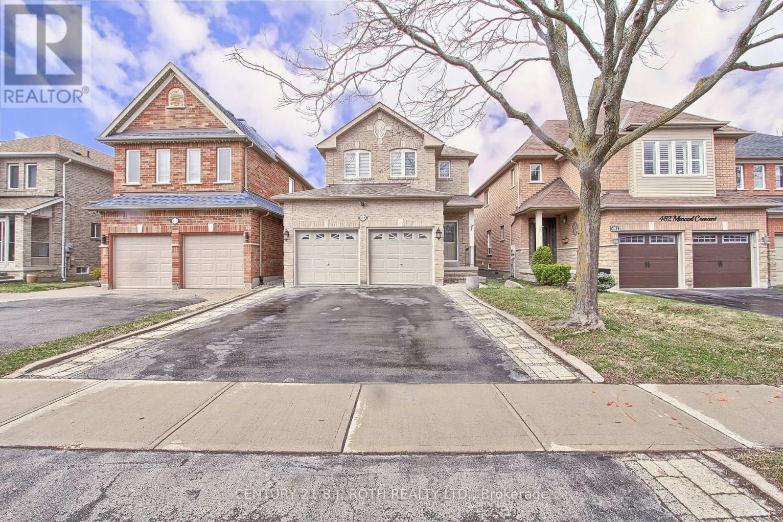 484 Menczel Crescent, Newmarket, Ontario  L3X 2P6 - Photo 2 - N12437613