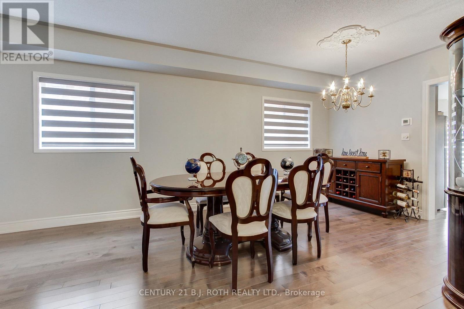 484 Menczel Crescent, Newmarket, Ontario  L3X 2P6 - Photo 6 - N12437613