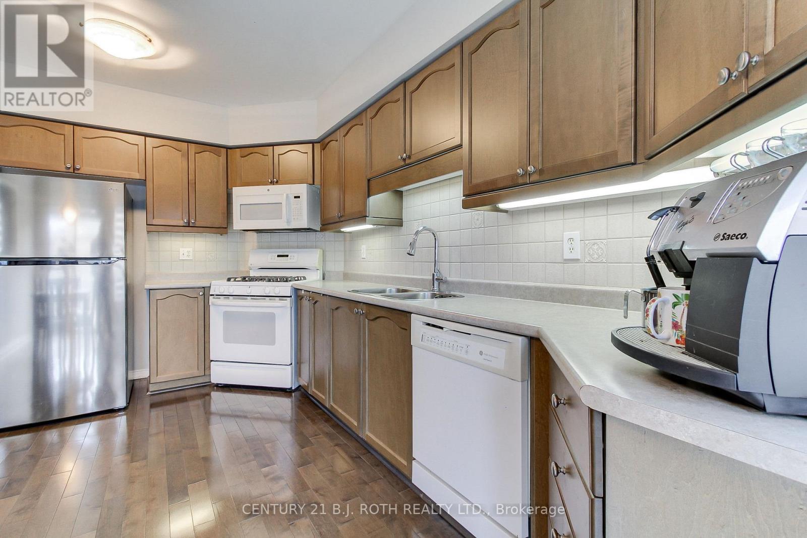 484 Menczel Crescent, Newmarket, Ontario  L3X 2P6 - Photo 7 - N12437613