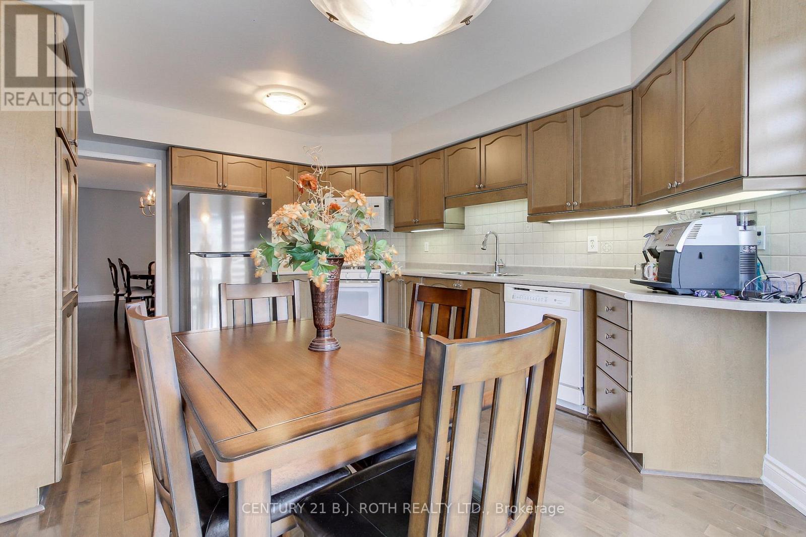 484 Menczel Crescent, Newmarket, Ontario  L3X 2P6 - Photo 9 - N12437613