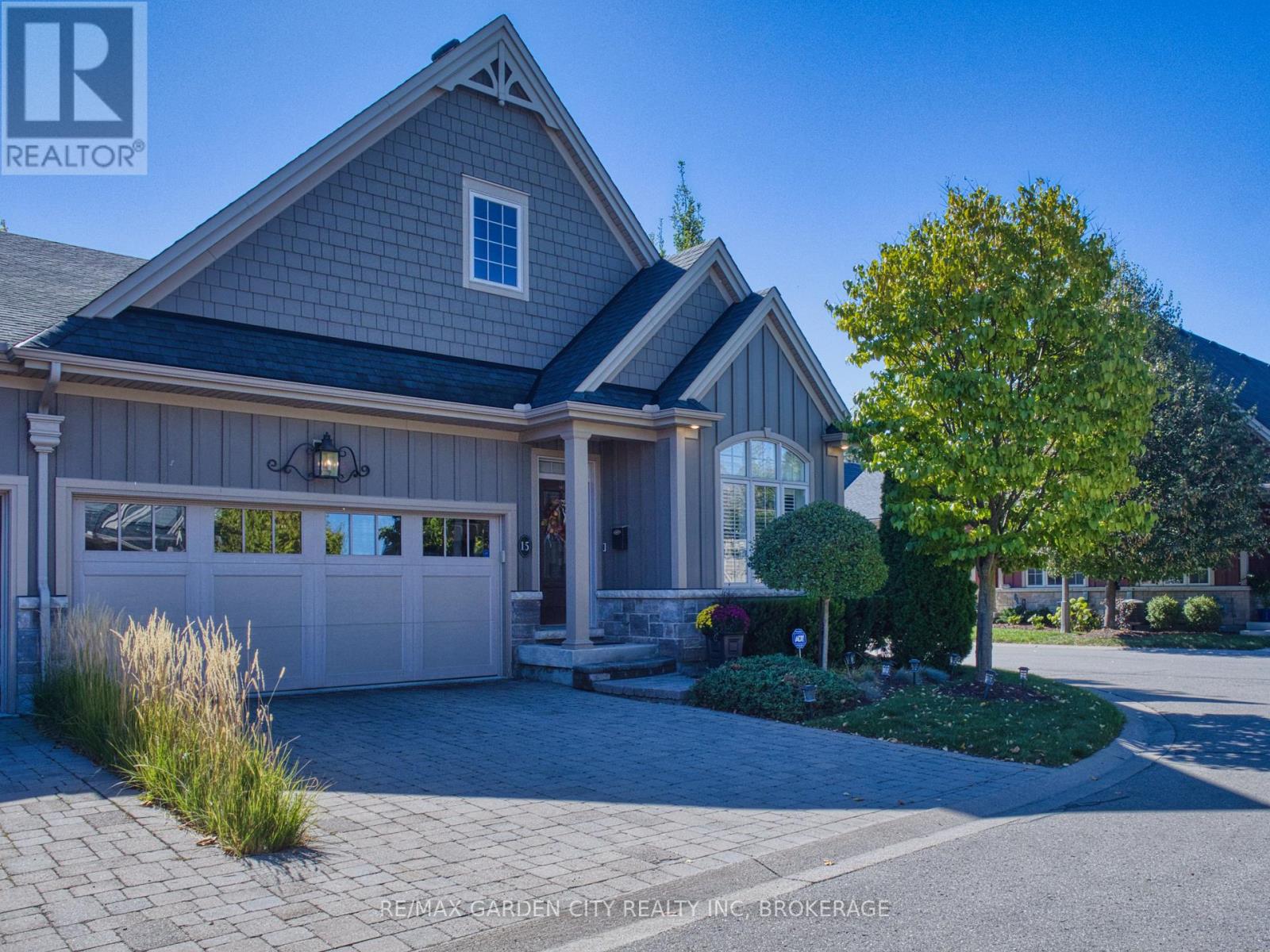 15 - 215 Vansickle Road, St. Catharines (Rykert/vansickle), Ontario  L2S 0E3 - Photo 1 - X12437809