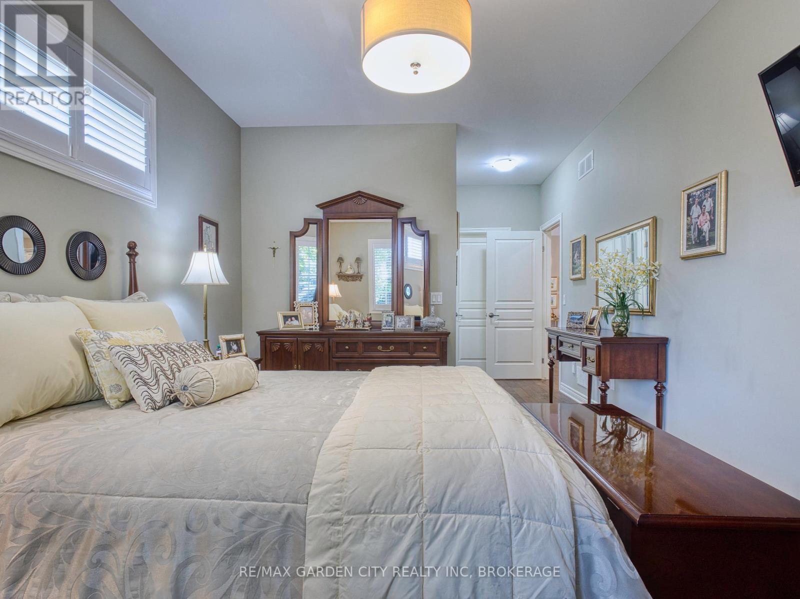 15 - 215 Vansickle Road, St. Catharines (Rykert/vansickle), Ontario  L2S 0E3 - Photo 13 - X12437809