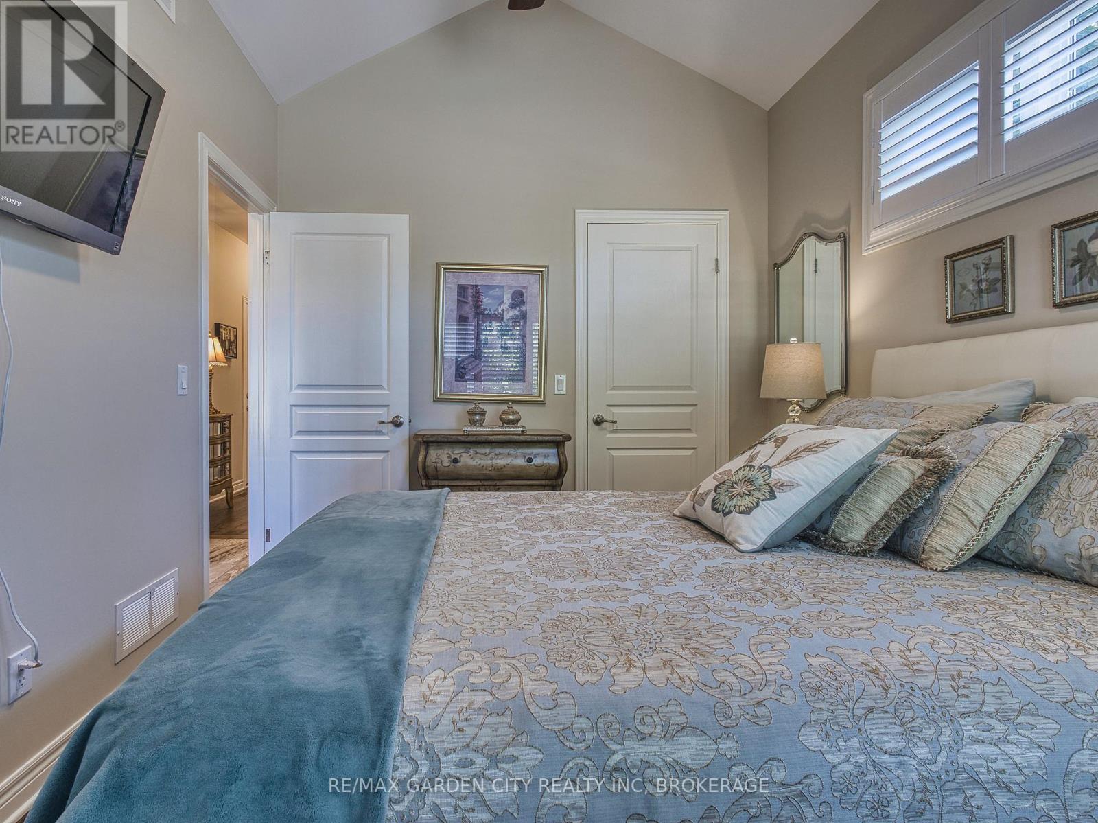 15 - 215 Vansickle Road, St. Catharines (Rykert/vansickle), Ontario  L2S 0E3 - Photo 16 - X12437809