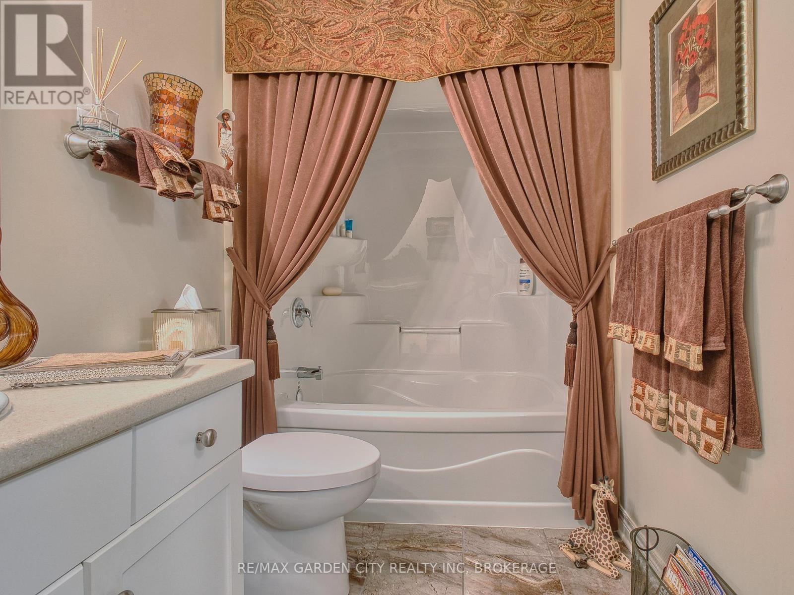 15 - 215 Vansickle Road, St. Catharines (Rykert/vansickle), Ontario  L2S 0E3 - Photo 18 - X12437809
