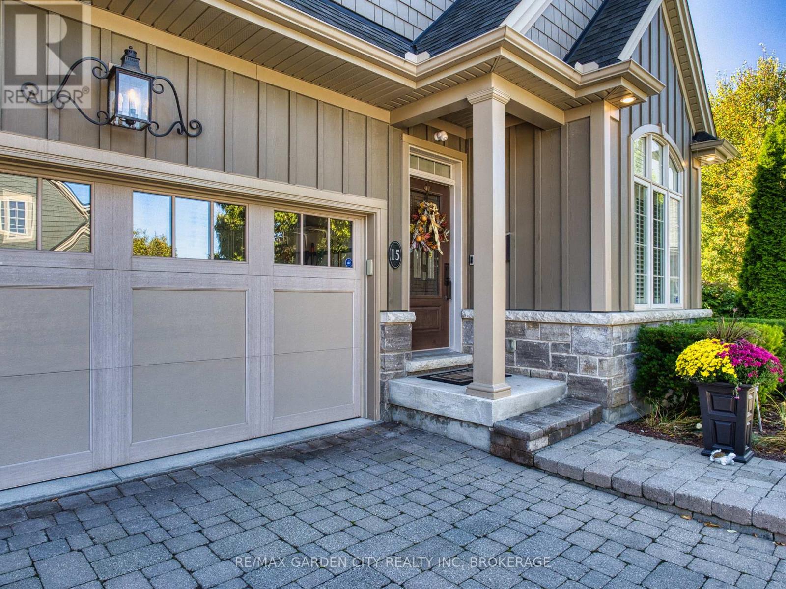 15 - 215 Vansickle Road, St. Catharines (Rykert/vansickle), Ontario  L2S 0E3 - Photo 2 - X12437809