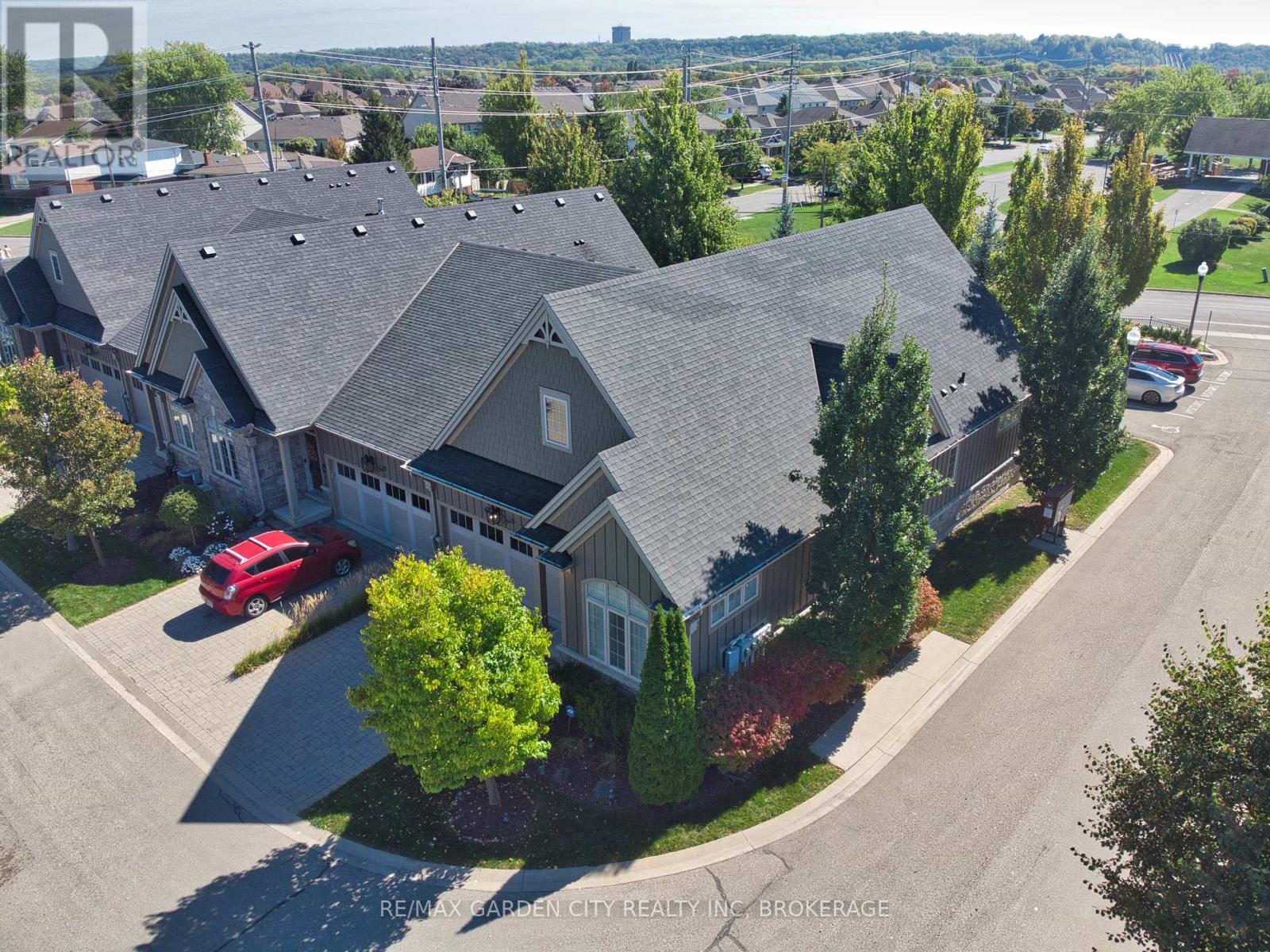 15 - 215 Vansickle Road, St. Catharines (Rykert/vansickle), Ontario  L2S 0E3 - Photo 3 - X12437809