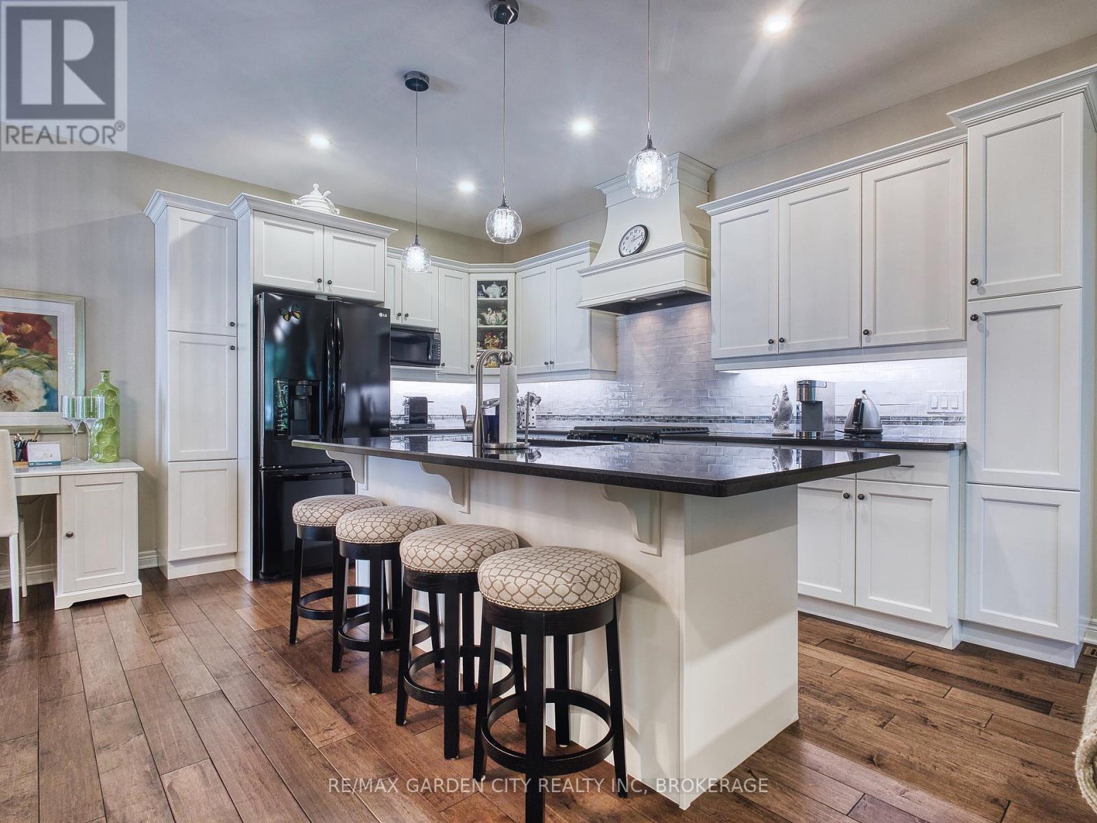 15 - 215 Vansickle Road, St. Catharines (Rykert/vansickle), Ontario  L2S 0E3 - Photo 7 - X12437809