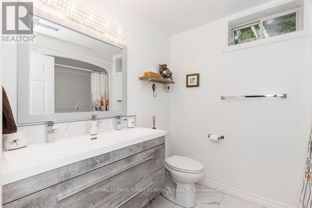 14 Valleycrest Drive, Oro-Medonte, Ontario  L0L 2L0 - Photo 11 - S12437557