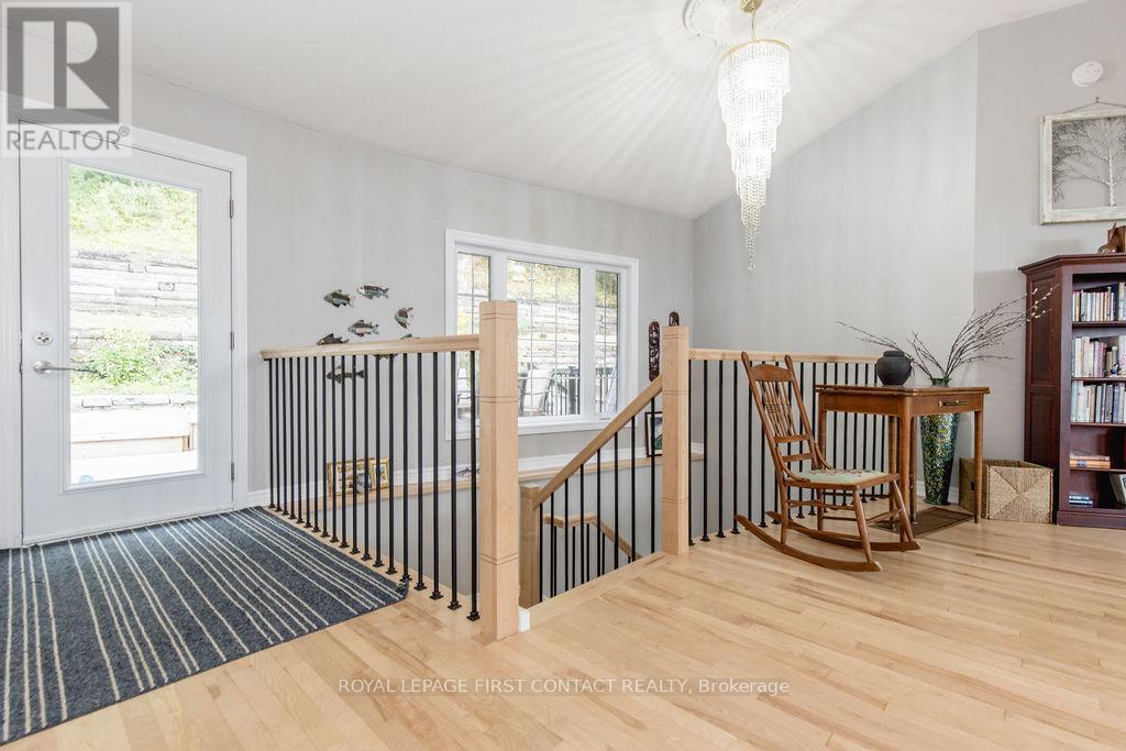 14 Valleycrest Drive, Oro-Medonte, Ontario  L0L 2L0 - Photo 16 - S12437557