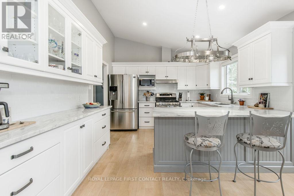 14 Valleycrest Drive, Oro-Medonte, Ontario  L0L 2L0 - Photo 23 - S12437557