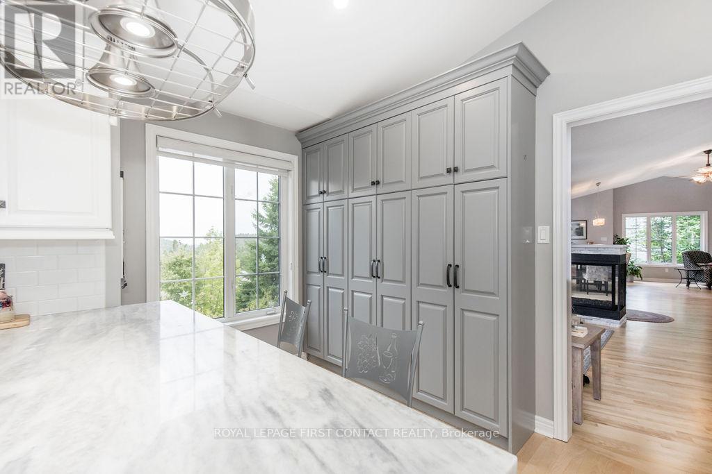 14 Valleycrest Drive, Oro-Medonte, Ontario  L0L 2L0 - Photo 25 - S12437557