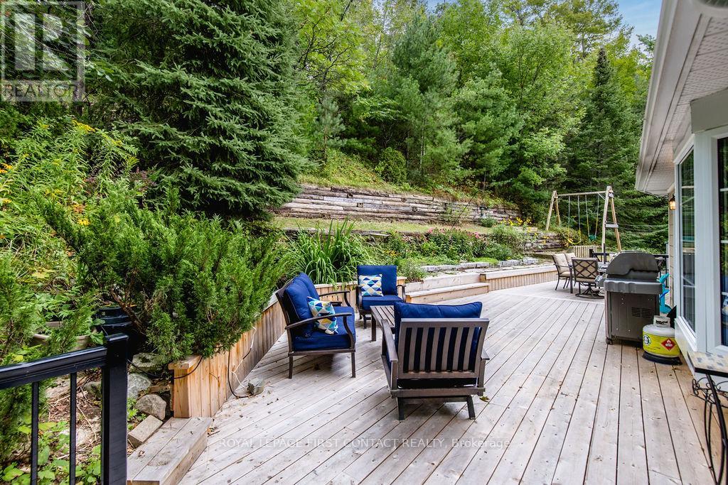 14 Valleycrest Drive, Oro-Medonte, Ontario  L0L 2L0 - Photo 38 - S12437557