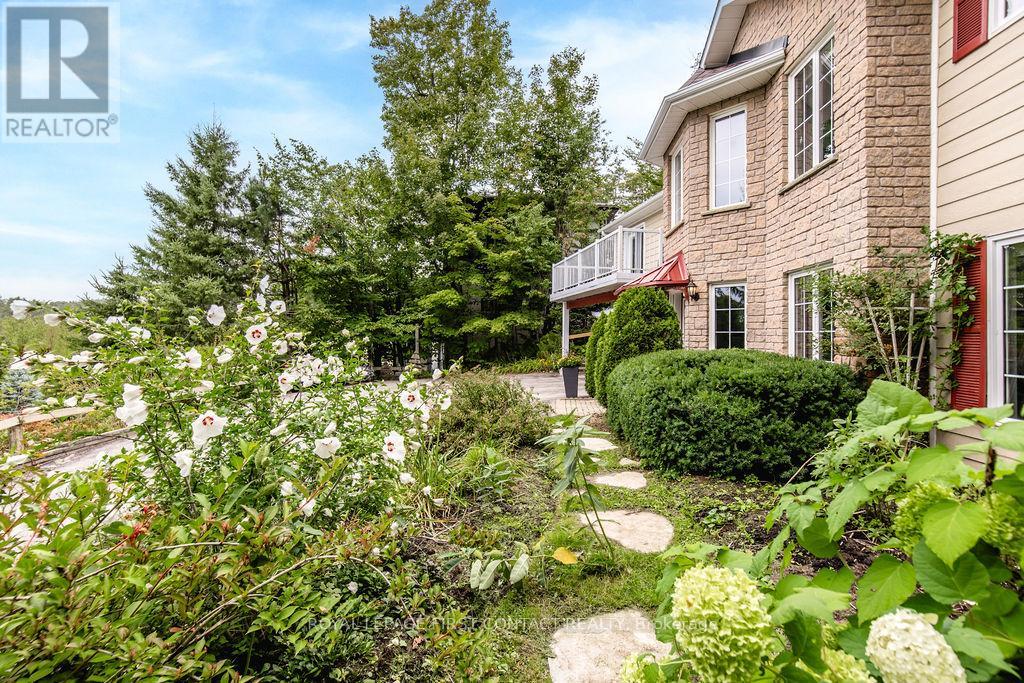 14 Valleycrest Drive, Oro-Medonte, Ontario  L0L 2L0 - Photo 6 - S12437557