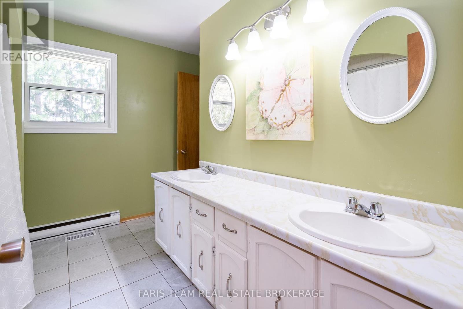 13 Jardine Crescent, Clearview, Ontario  L0M 1G0 - Photo 20 - S12437612