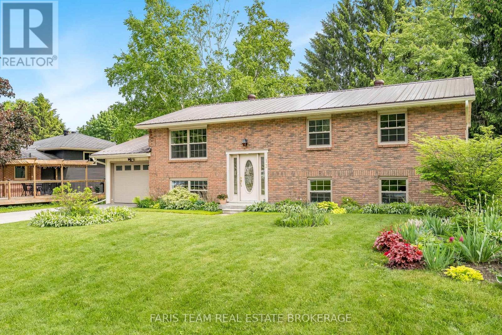13 Jardine Crescent, Clearview, Ontario  L0M 1G0 - Photo 3 - S12437612