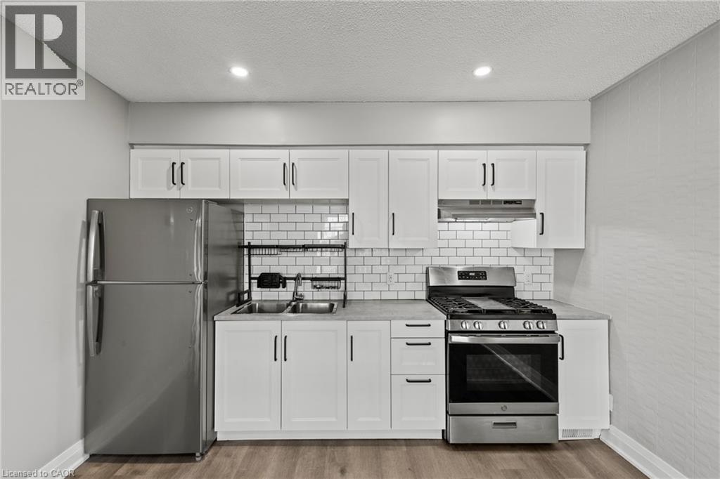 15 Mccormick Street, Welland, Ontario  L3C 4L8 - Photo 12 - 40775435