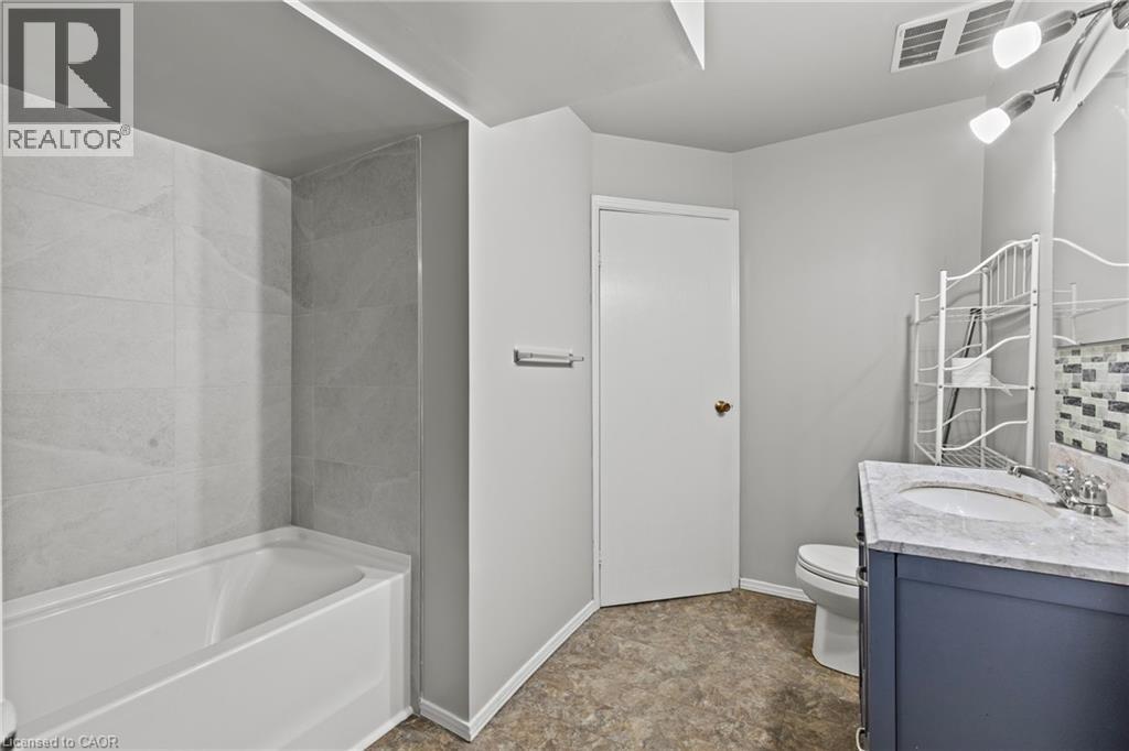 15 Mccormick Street, Welland, Ontario  L3C 4L8 - Photo 18 - 40775435
