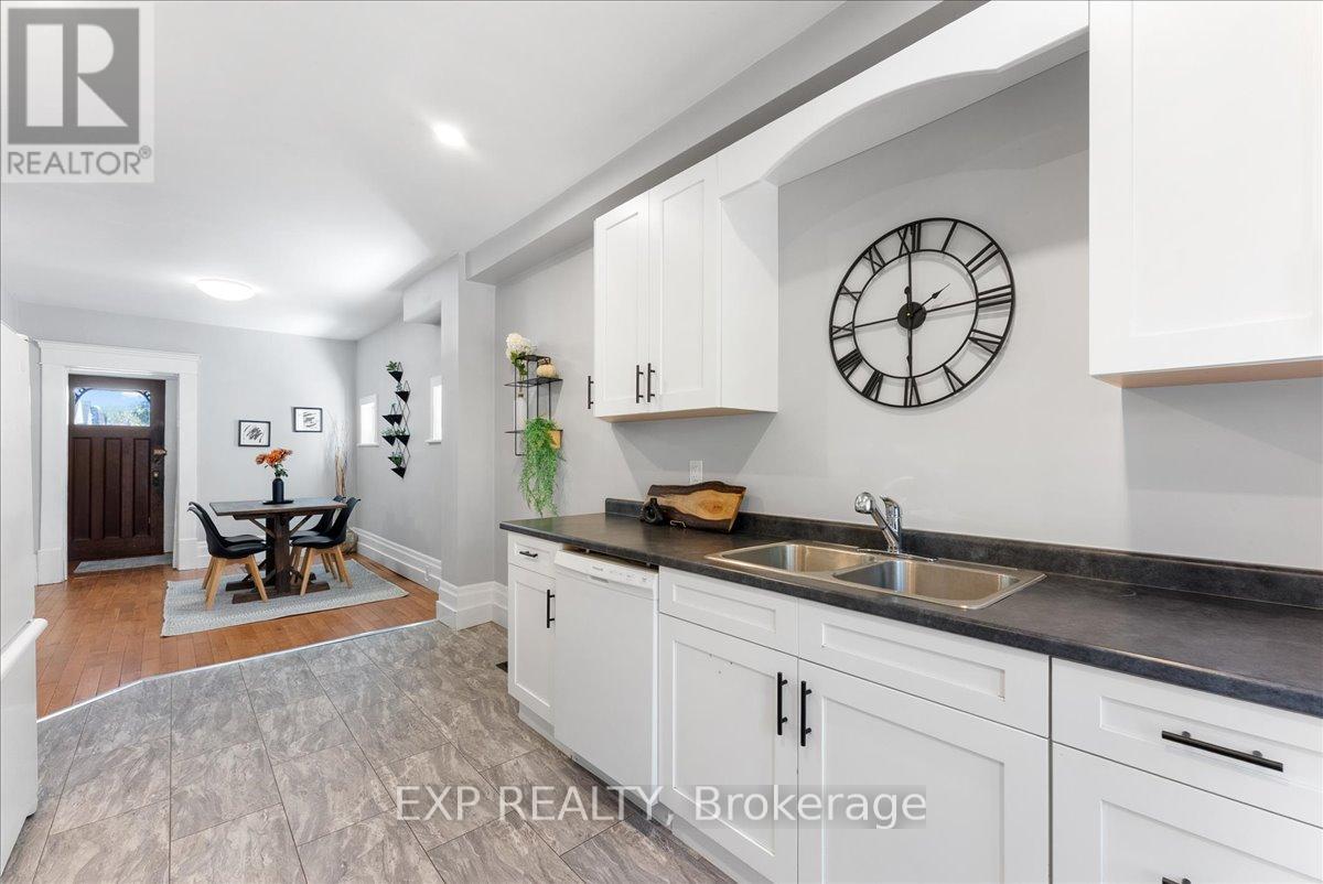 468 Charlotte Street, Peterborough, Ontario  K9J 2W3 - Photo 12 - X12437633