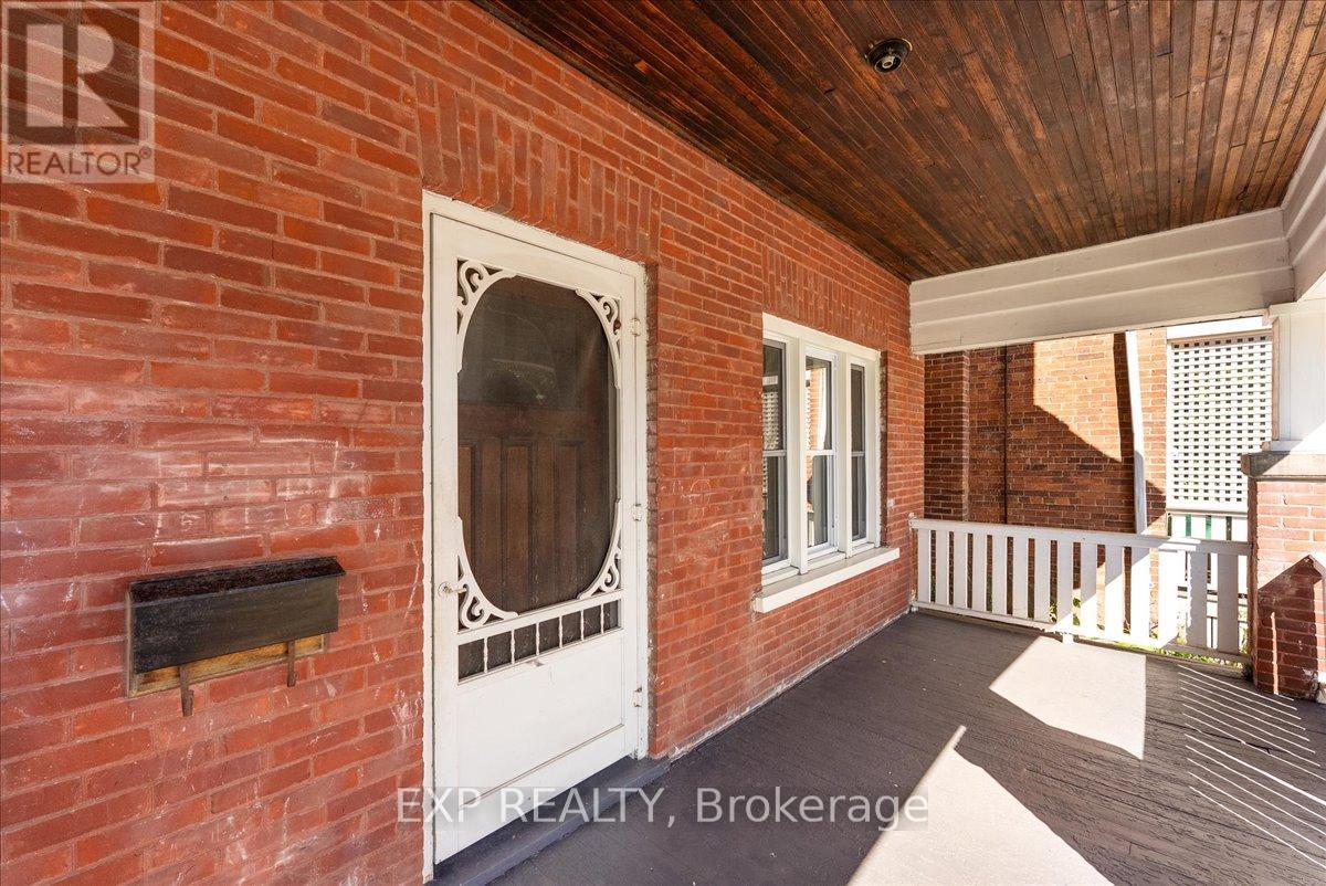 468 Charlotte Street, Peterborough, Ontario  K9J 2W3 - Photo 2 - X12437633