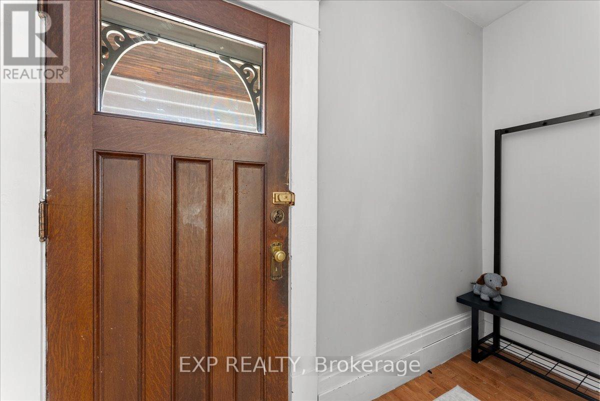 468 Charlotte Street, Peterborough, Ontario  K9J 2W3 - Photo 3 - X12437633