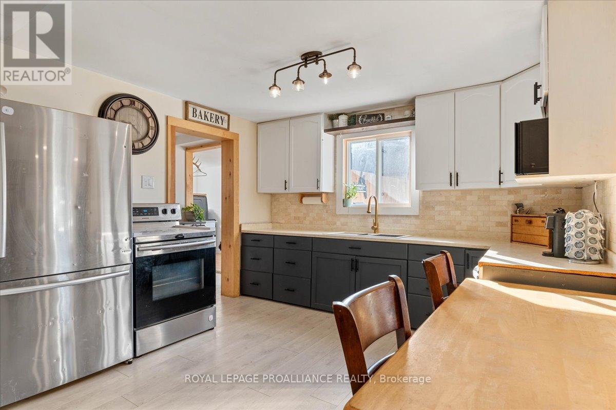 17 Centre Street, Belleville, Ontario  K8N 4W4 - Photo 12 - X12437702