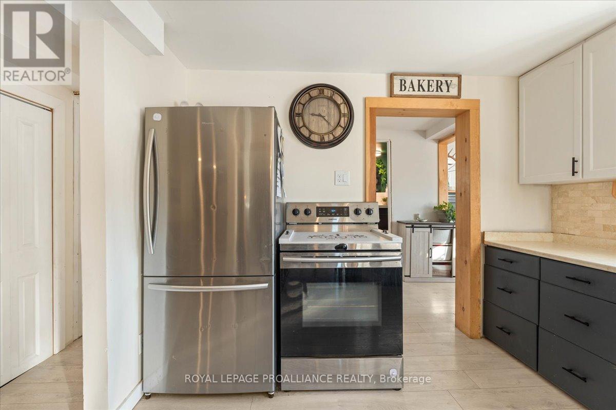 17 Centre Street, Belleville, Ontario  K8N 4W4 - Photo 13 - X12437702