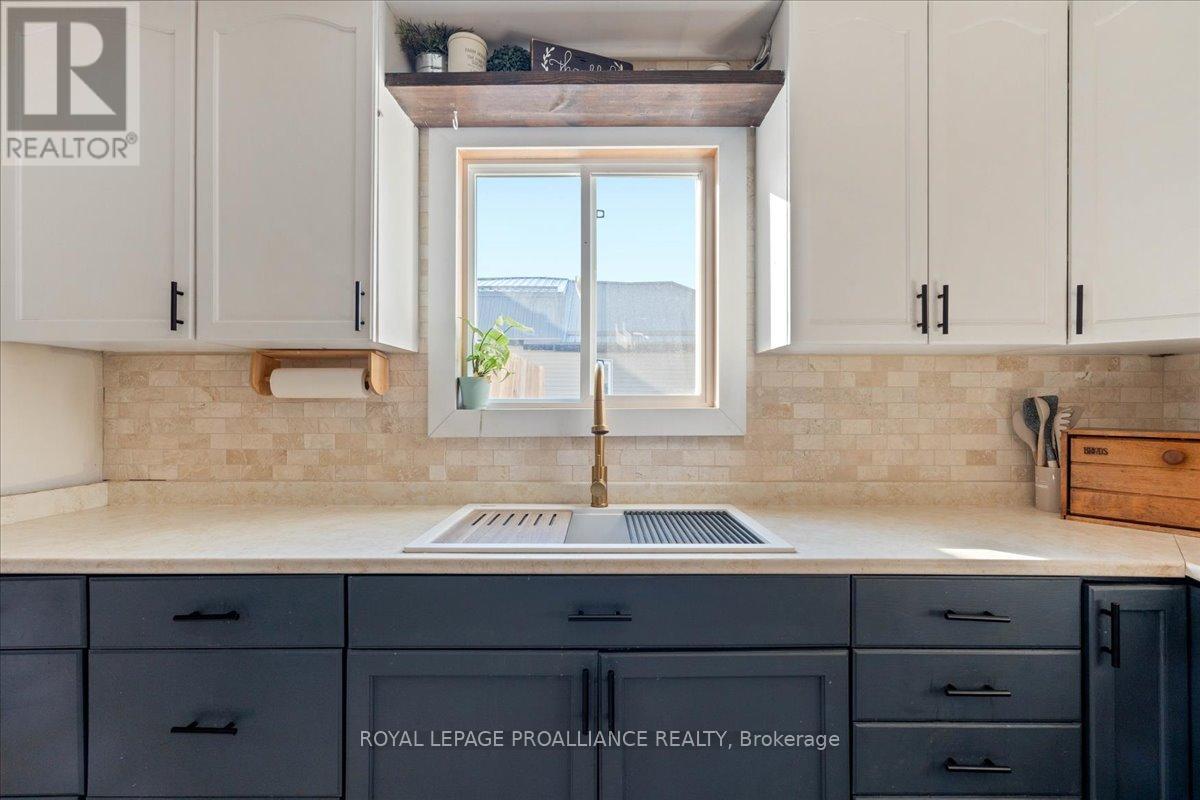 17 Centre Street, Belleville, Ontario  K8N 4W4 - Photo 14 - X12437702